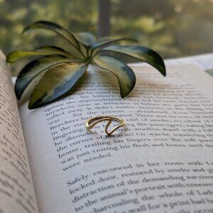 Waterproof Gold Ring Tarnish Free 18k Gold PVD Plated Mevim Wave Ring Size 7